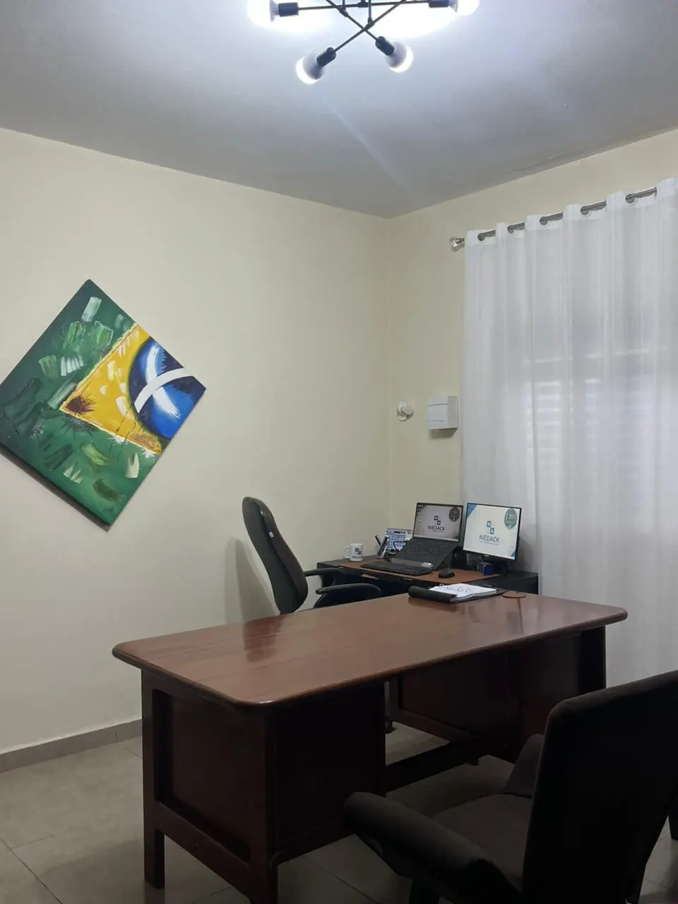 Sala de atendimento da Niedack Advocacia